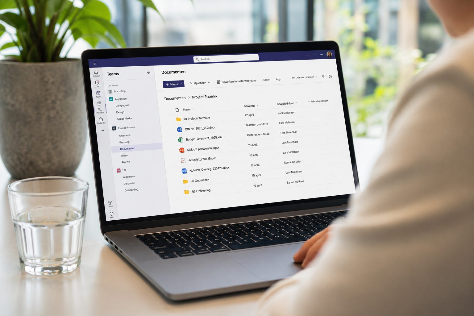 Microsoft 365 op een scherm tijdens een werksessie.