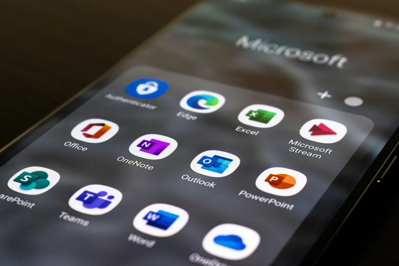 Microsoft Teams en andere Microsoft 365-apps op een mobiel scherm.